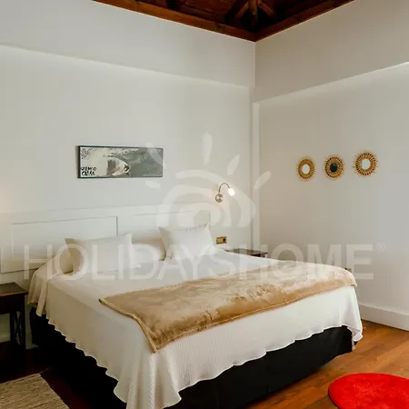 Oasis Beachfront By Holidays *