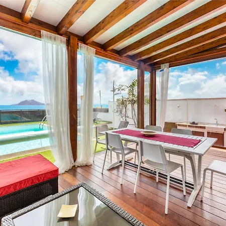 Oasis Beachfront By Holidays
