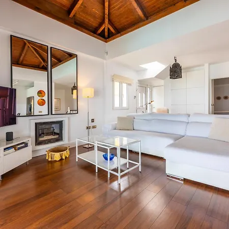 Oasis Beachfront By Holidays Villa *