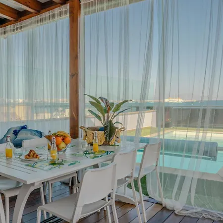 Oasis Beachfront By Holidays Βίλα