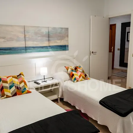 Oasis Beachfront By Holidays *