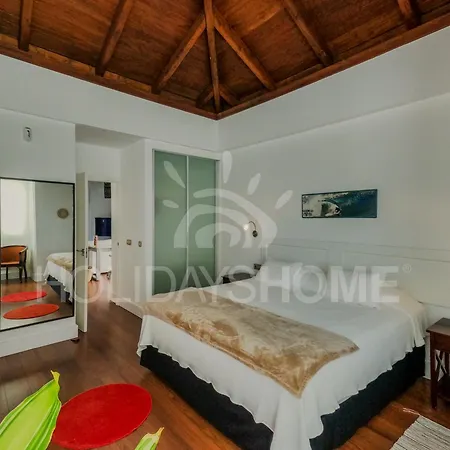 Villa Oasis Beachfront By Holidays