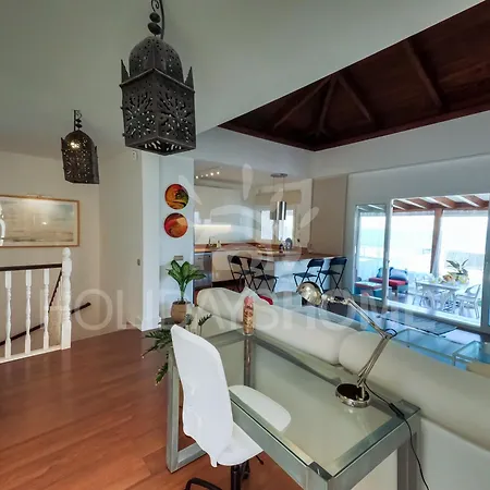 Villa Oasis Beachfront By Holidays