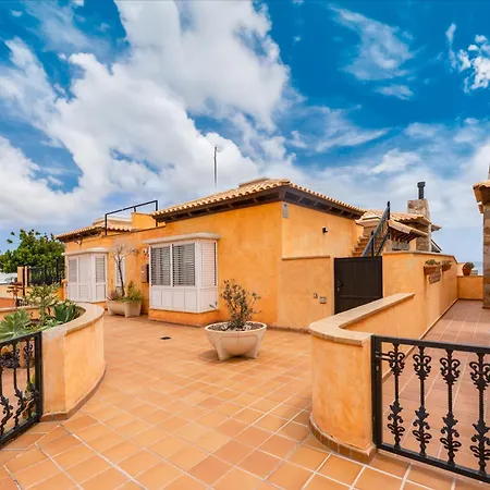 Oasis Beachfront By Holidays Κοραλέχο