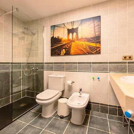 Oasis Beachfront By Holidays * Κοραλέχο