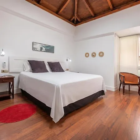 Oasis Beachfront By Holidays Vila *