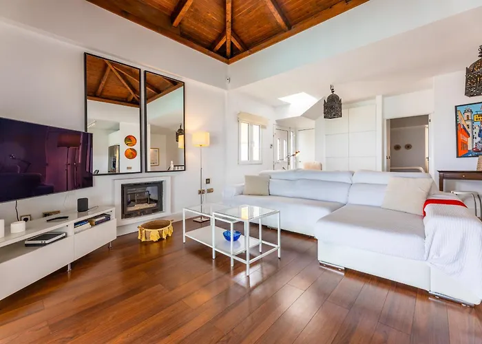 Oasis Beachfront By Holidays 빌라 *