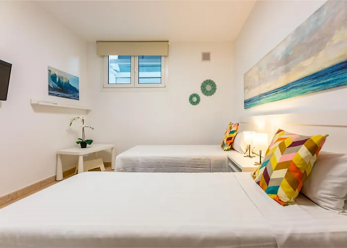Oasis Beachfront By Holidays 빌라 *