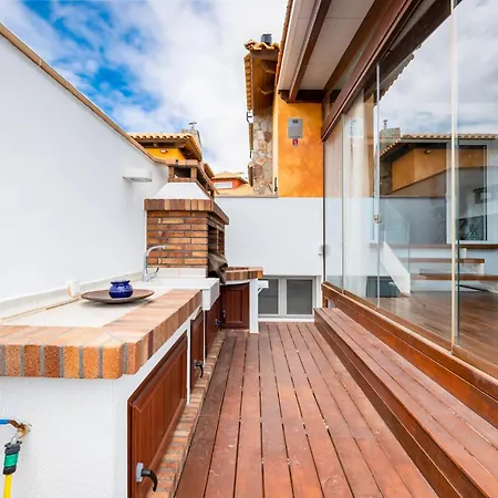 Oasis Beachfront By Holidays וילה