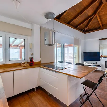 וילה Oasis Beachfront By Holidays *